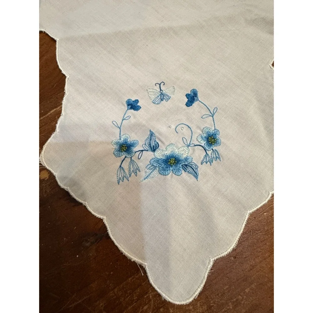 Vintage White Linen Scalloped X-Shape Table Topper Blue Floral Butterfly 21in